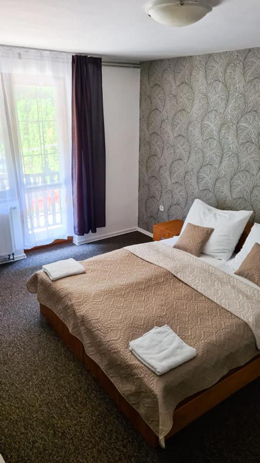 Horsky Hotel Eva Svätý Jur Eksteriør billede